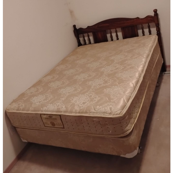 Vintage Spindle Head Board w/ Frame Mattress & Box Spring  Full Size 