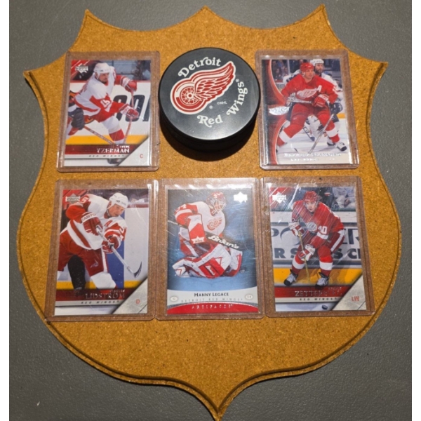 Display of Detroit Red Wings Hockey Memorabilia w/A Puck & Trading Cards