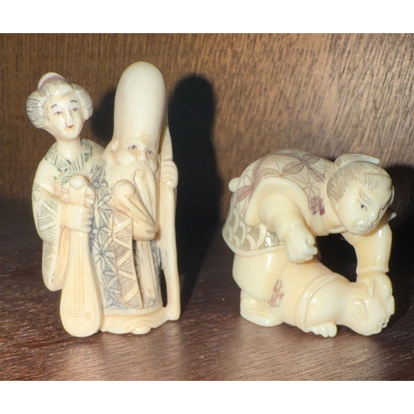 Hand Carved Ivory Japanese Netsuke Figurines 3T (2)