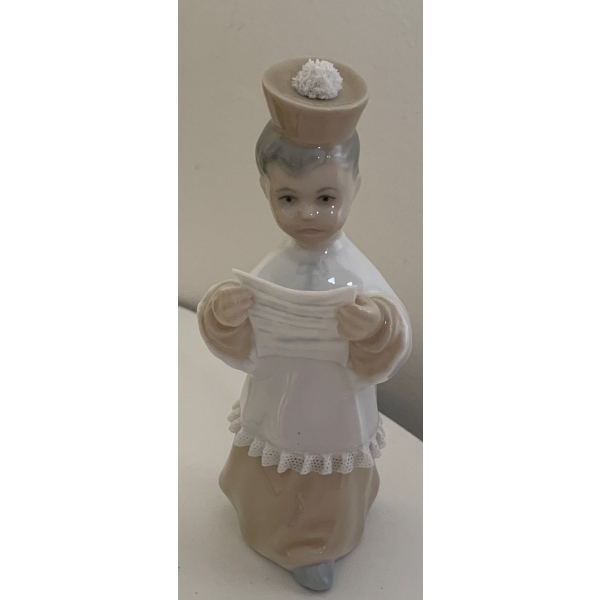 LLADRO Porcelain Altar Boy - 5T 