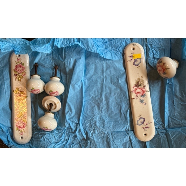 Set of Lovely White Finger Plates with Stunning Flower Design and Matching Door Knobs