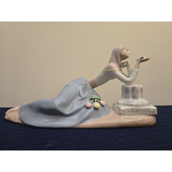 LLADRO 1984 Dolores Dahlia Maiden Porcelain Figure - 11W, 5D, 6T 