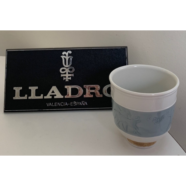 LLADRO Porcelain Privilege Gold Cup  - 3.5T 