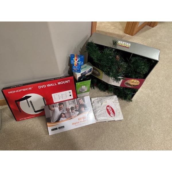 MISC New Product Lot - Chef's Hat & Apron Martha Stuart Garland Digital Photo Frame & More