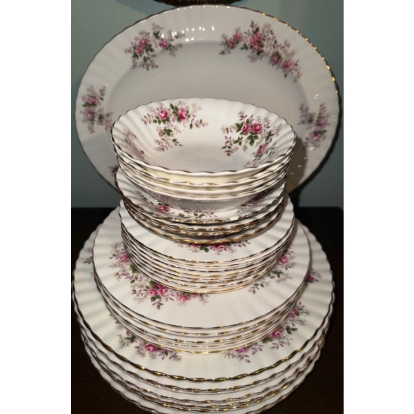 Royal Albert Fine China -'Lavender Rose' - Plates & Bowls 