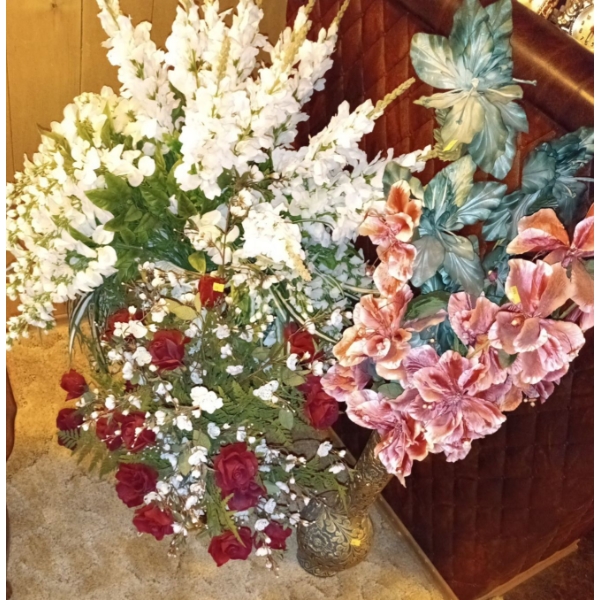 Set of Artificial Flowers w/ Vases 