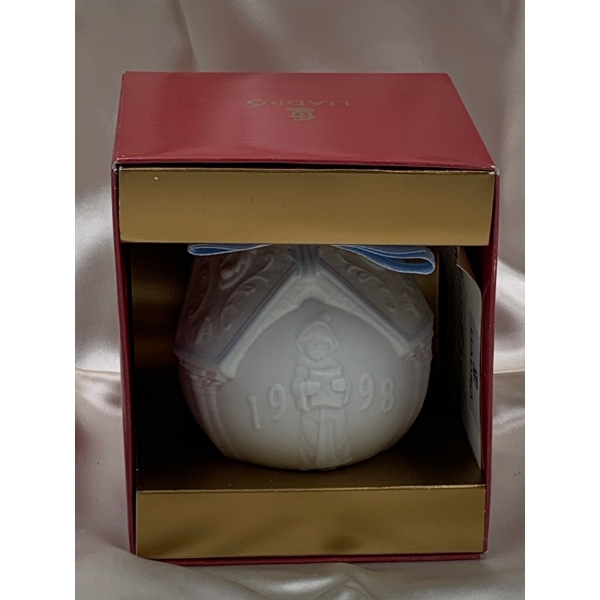 LLADRO Porcelain  1998 Christmas Ball' 3T