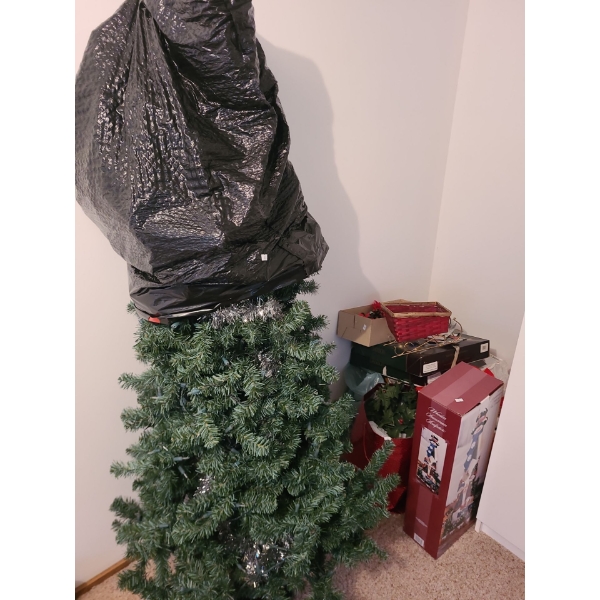 Holiday Trees: Tallest 70 h, Fibreoptic 50 h, Clear Plastic 14 h, Ornaments and Other Decorations