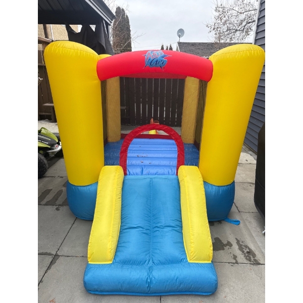 Action Air Blow Up Bouncy Castle w/ Blow-Up Pump