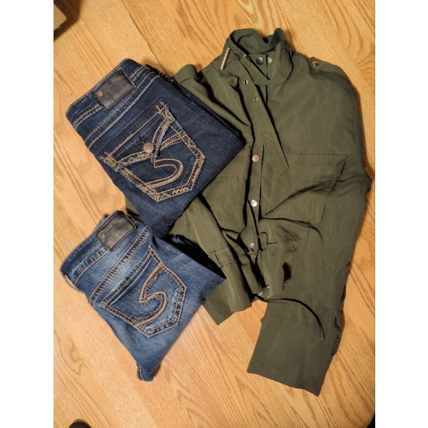 Ladies Silver Brand Denim Pants Size 29 w/ Cropped Cadet Style Bomber Jacket 