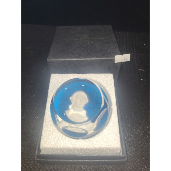 Franklin Mint- Baccarat Cameo in Crystal Paperweight: George Washington