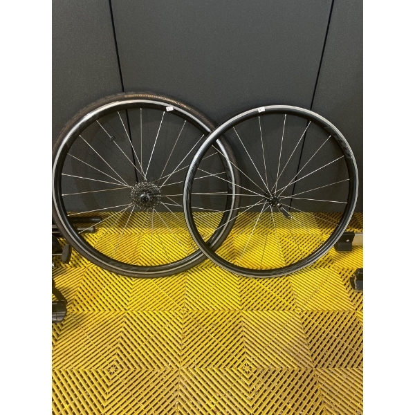 EFLO Rims Back Tire Has Tire Front Rim Without 