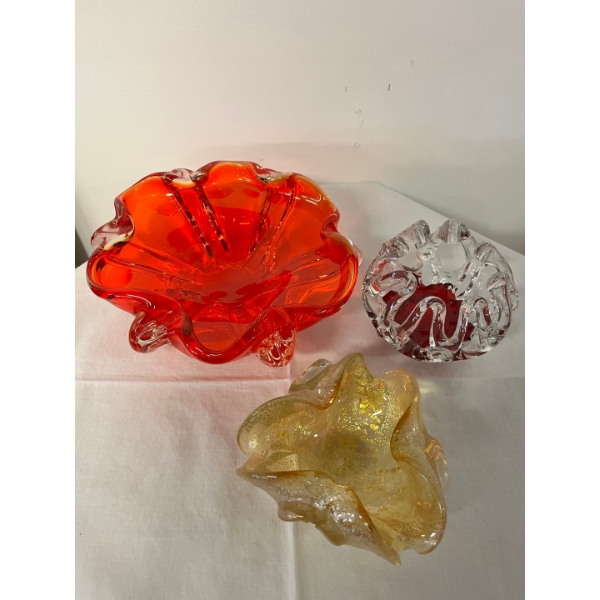  Vintage art glass swan vase or centerpiece bowl, often attributed to Sooner Glass or Murano Style