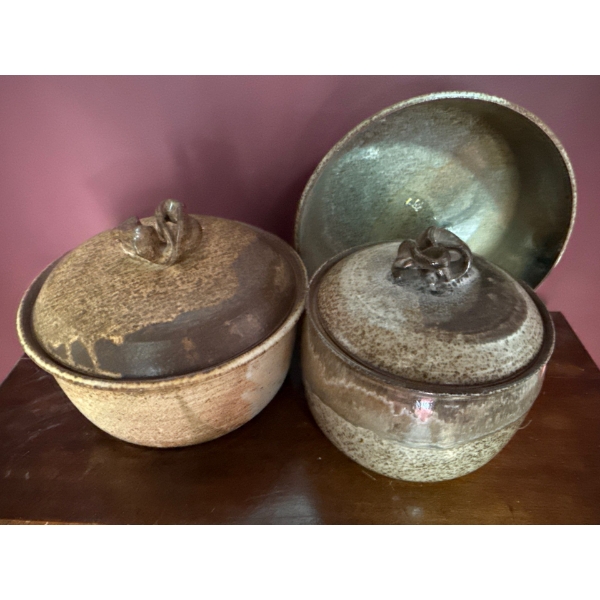 Beautiful Stonewear Pottery Dish Set - Lidded Casserole Dishes & Large Serving Bowl 