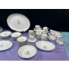 Image 3 : Amcrest Luster Rose China Set, 6 Full Placesettings plus Extras and Serving Pieces