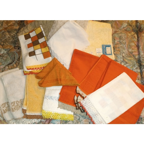 Bundle Of Vintage Towels w/ Embroidery Borders