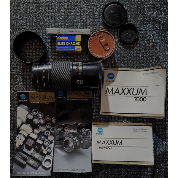 1985 Minolta Maxxum 7000 - 35mm SLR Film Camera With Accessories