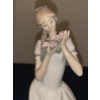 Image 5 : LLADRO Cecelia The Carnation Maiden Fine Porcelain Figure  - 4W, 5D, 11T 