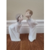 Image 1 : Lladro Kissing Figurines 8.5 T Each 