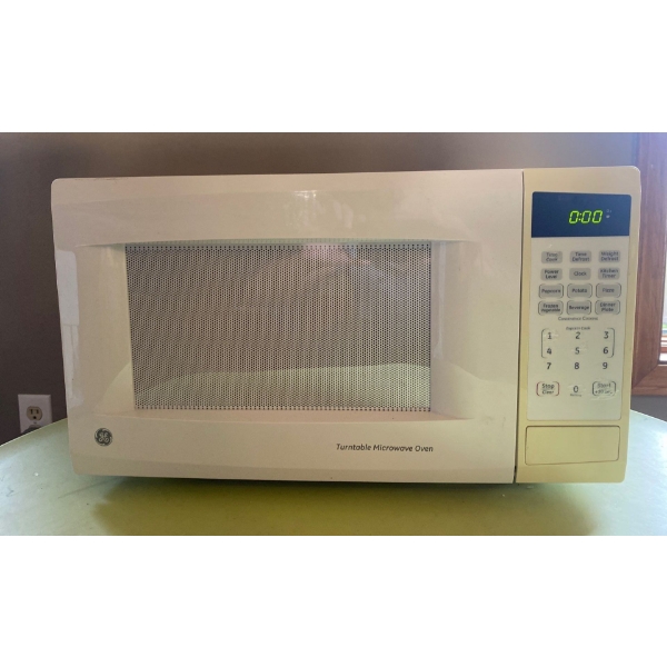 GE Turntable Microwave Oven - Tested 