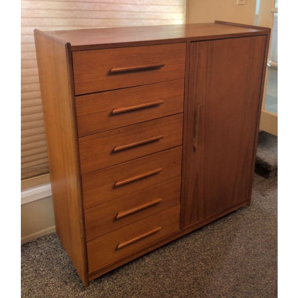 1960s Danish Teak Gentlemans Chest - Immaculately Maintained 41x16x43