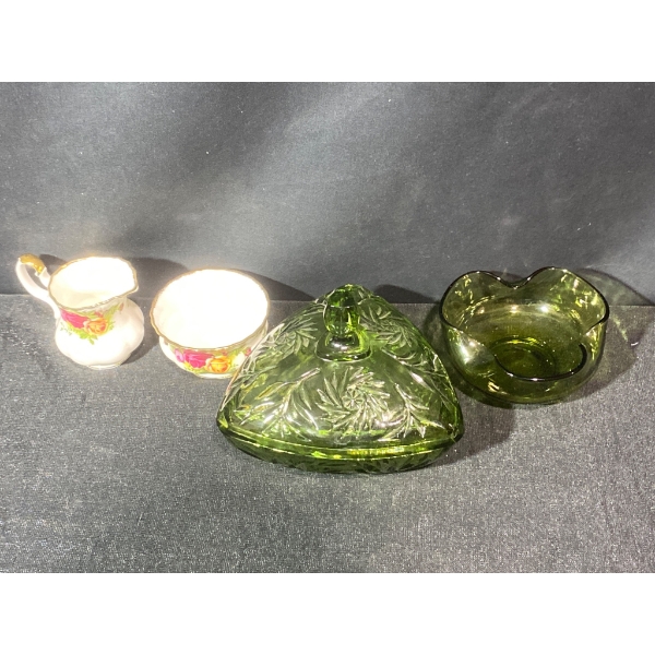 Lot: Green Glassware and Royal Albert 'Old Country Roses' Bone China