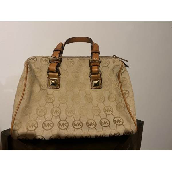 Michael Kors Beautiful Purse in Great Condition 