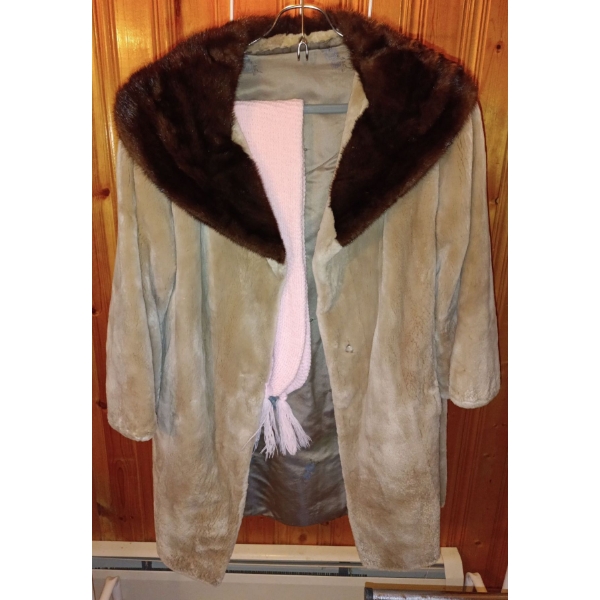 Unknown Fur & Size Jacket Est. M-L