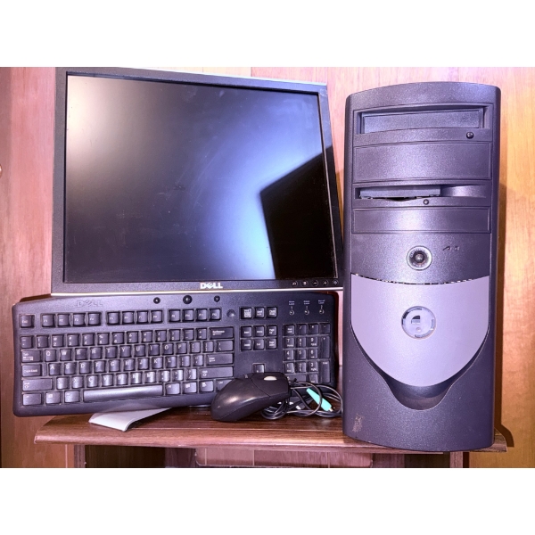 Complete Desktop Computer Setup with Dell Monitor and Labtec Speakers