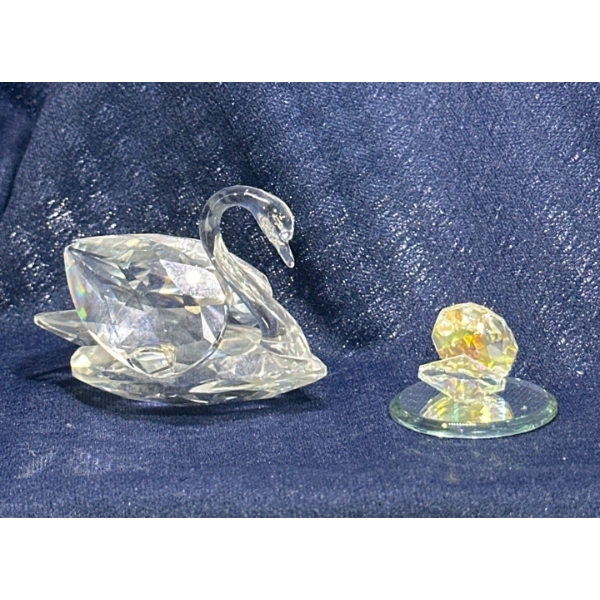Swarovski Crystal Swans 2H & Clamshell with pearl