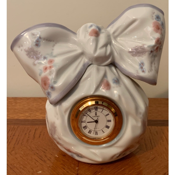 Lladro Porcelain Quartz Bow Clock 6T