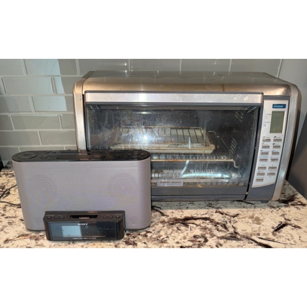 Black & Decker Convection Oven w/Sony Ipod Docking Station & Remote