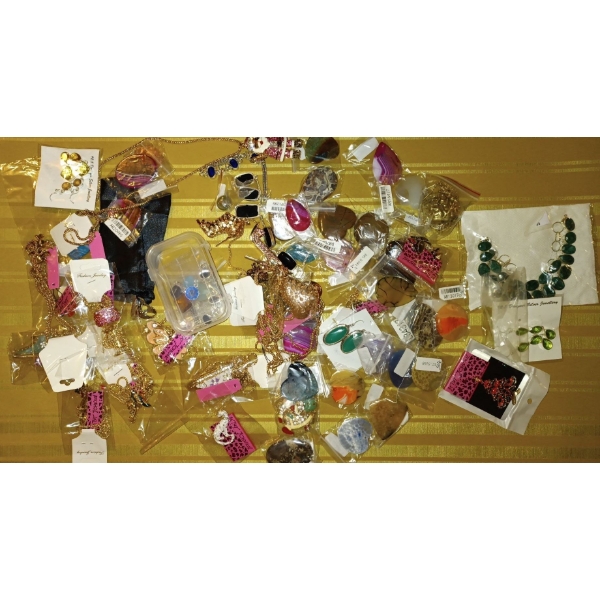 Large Assortment of Fine Jewelry & Costume Jewelry Pieces  Neck Laces, Braceletts, 