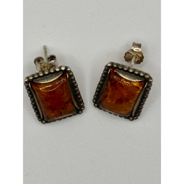 10k gold earrings with Amber stones total weight with Amber is 5.43 g earrings weight 2.50 g