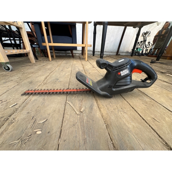 black and decker  16 " hedge trimmer