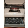 Image 1 : Olivetti Underwood Lettera 31 Manual Typewriter with Vinyl Case