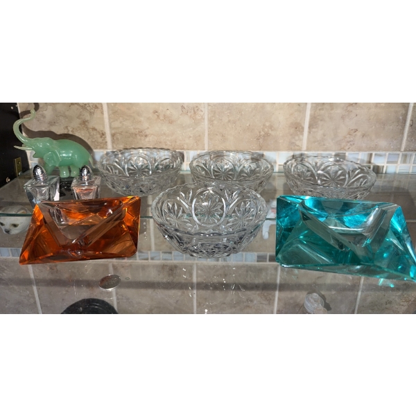 Glassware Set with Plastic Elephant Figurine