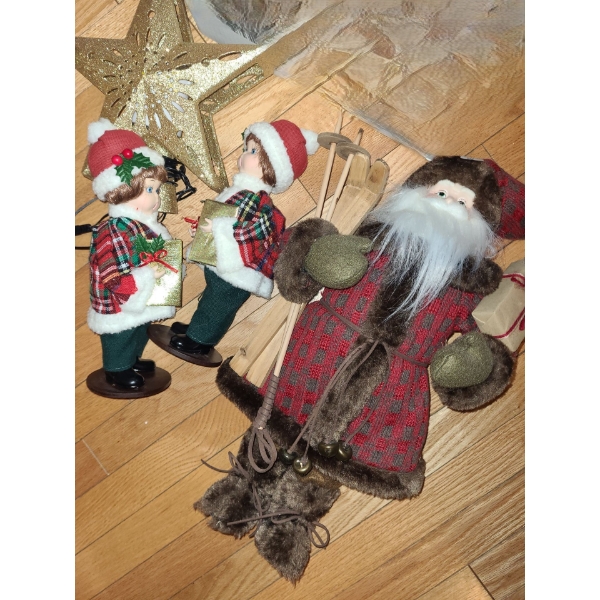 Decorative Saint Nick 12T w/ Carolers & LED Tree Topper