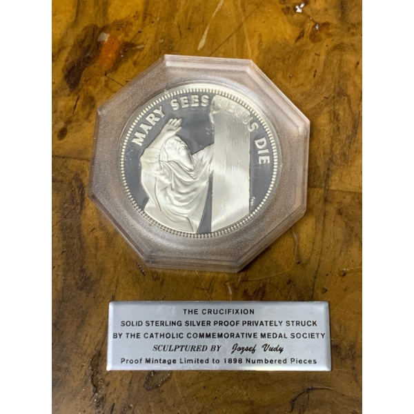 'Mary Sees Jesus Die' From the Catholic Commemorative Medal Society - Sterling Silver Proof 26g 