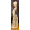 Image 4 : LLADRO Porcelain - 'Lady w/ Shal & Bouquet' 9T