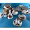 Image 1 : Royal Albert Old Country Roses China - 12 place settings plus extras