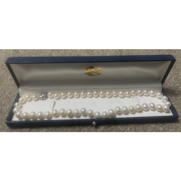 String Of Fresh Water Pearls & Earrings  Beautiful & Stunning Jewelry