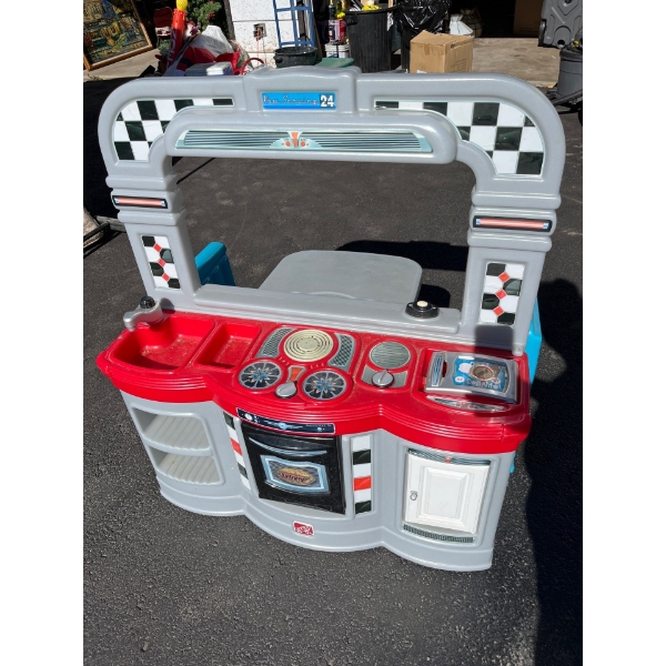  kids Dinner set with kitchen on one side and a dining booth on the other