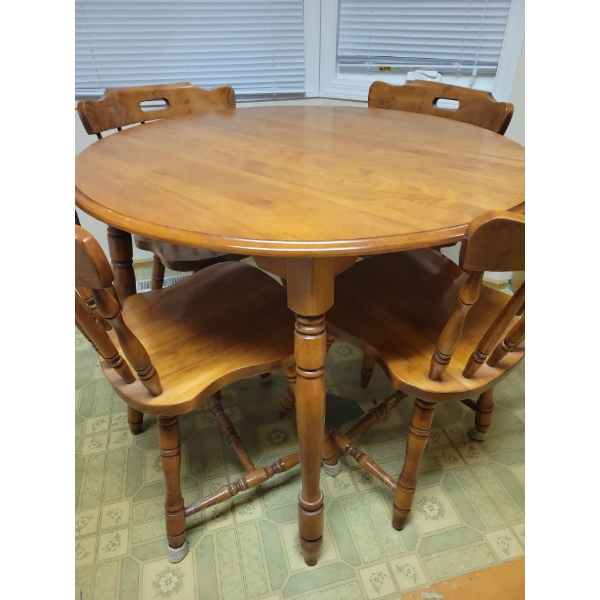 Vintage Dining Table w/ 4 Spindle Chairs 36x36x33
