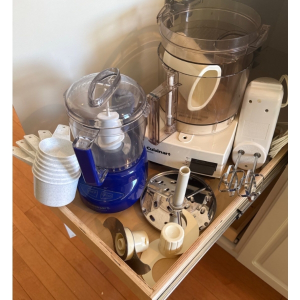 Cuisineart Food Processor Kitchen Mixer Tupperware Measuring Cups & more 