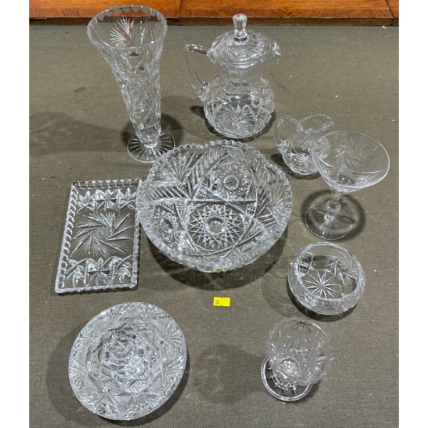 Beautiful Crystal Glassware Set - Vase has a crack 