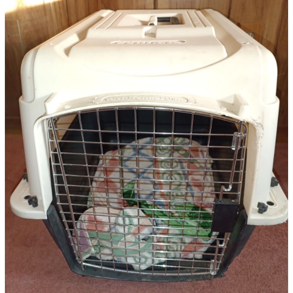 Large Petmate Vari-Kennel Ultra