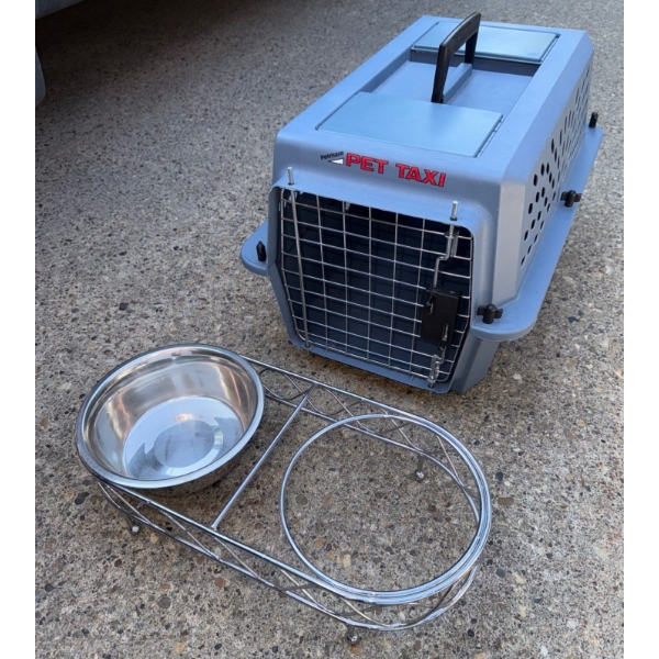 Pet Accessories = Hard Shell Pet Taxi 19L w/ Metal Feed Stand 