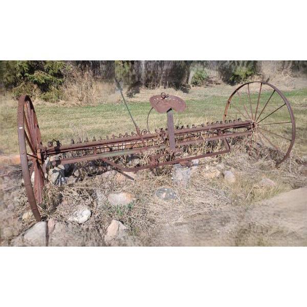 Antique Farm Machinery: Hay Rake 52 W, 130 D, 52 T 