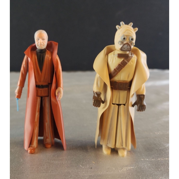 Vintage 1977 Kenner Star Wars - Obi-Wan Kenobi and a Tusken Raider Figures with Original Vinyl Capes